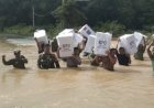 Distribusi Logistik Pemilu,  Kades di Lampura Terobos Banjir 