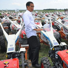 Ratusan Traktor Pemberian Jokowi, Baru Sebatas Seremoni